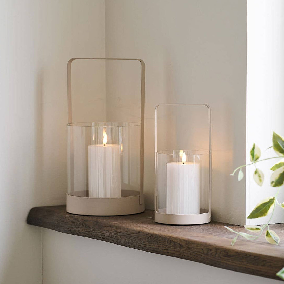 2er Set Windlichter aus Glas und Metall, in Beige