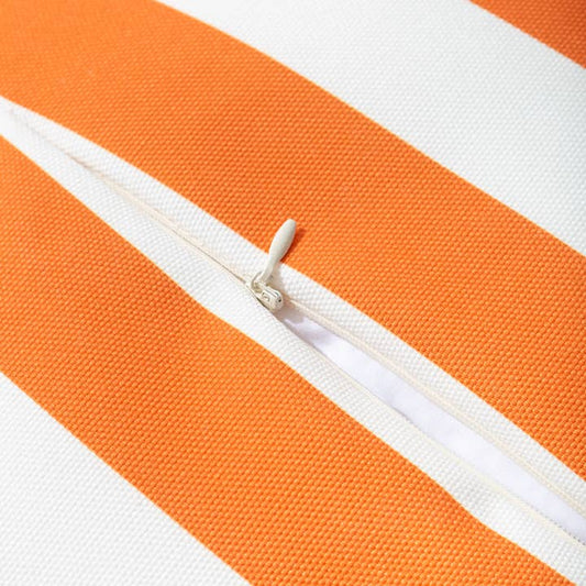 Wasserdichter weißer und orangefarbener Sitzsack für drinnen und draußen.