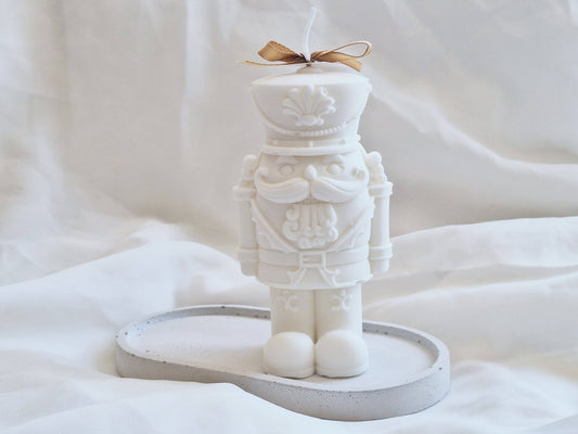 XXL Weihnachtskerze aus Sojawachs Nussknacker - Herr Nussknacker