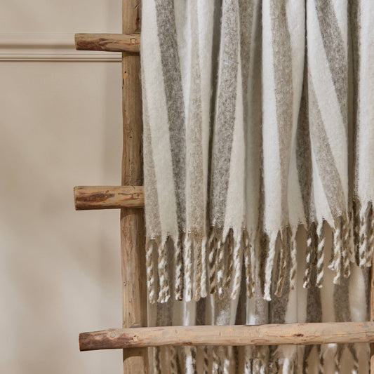Wohndecke mit Streifenmuster – gewebt