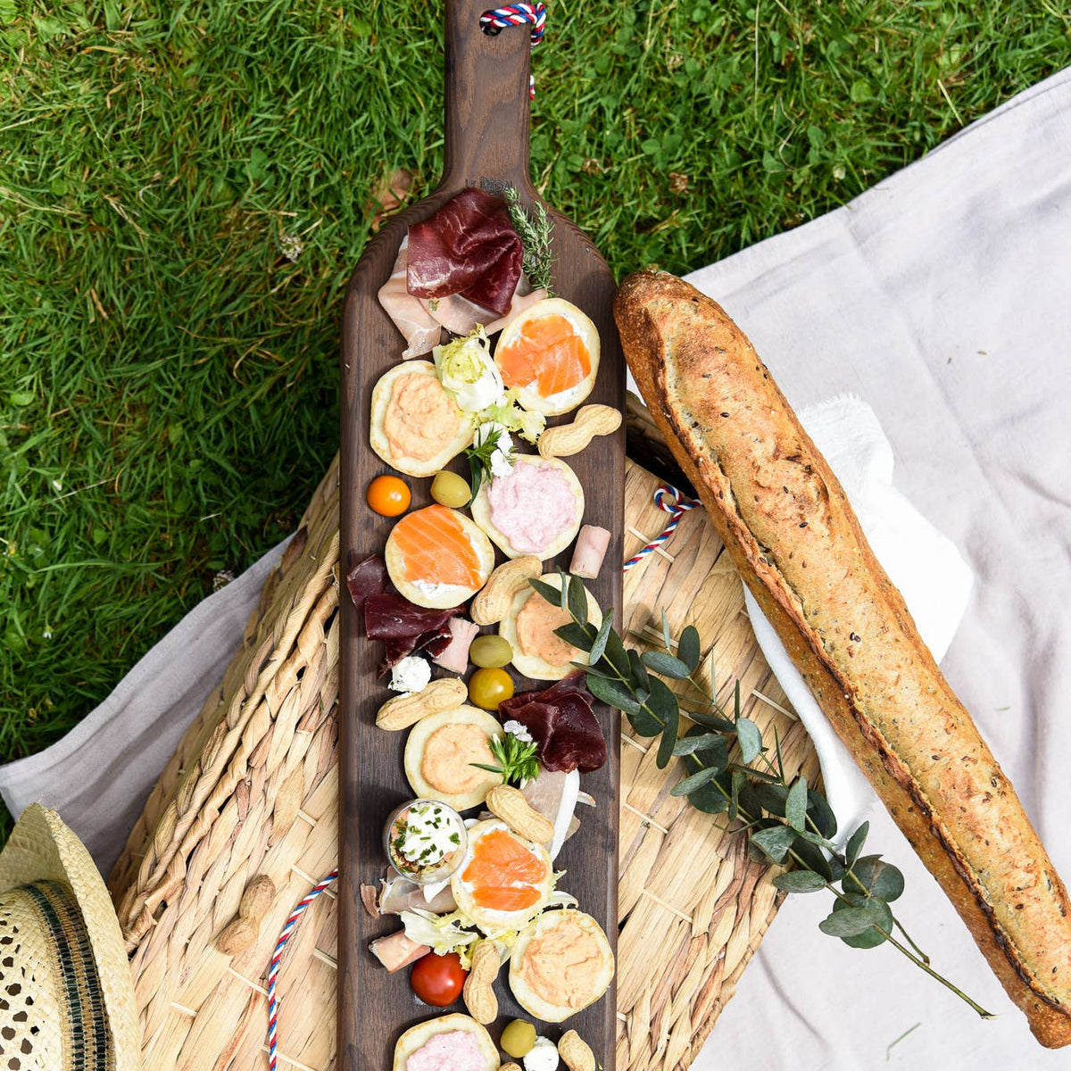 Aperitifbrett aus wärmebehandelter Esche, 80 cm lang