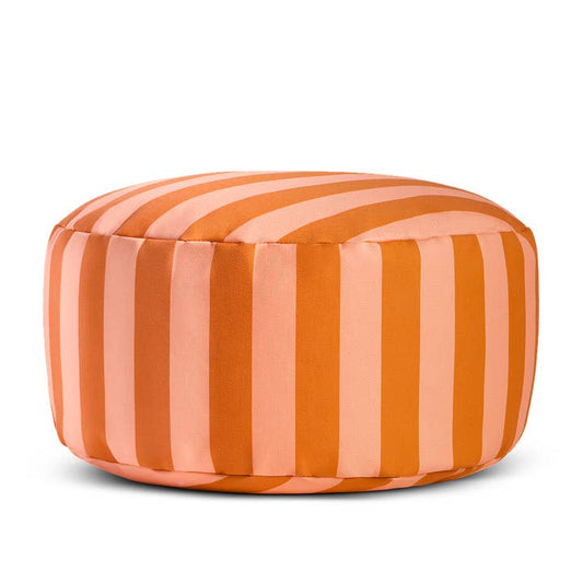 Wasserdichter orange-rosa Sitzsack für drinnen und draußen.