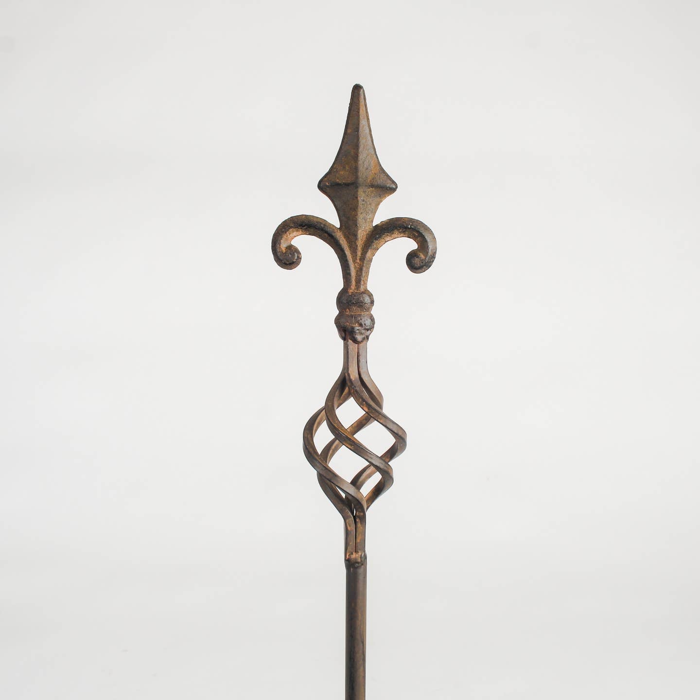 Fleur-de-Lys Gartenpfahl – Elegant & stilvoll dekorativ