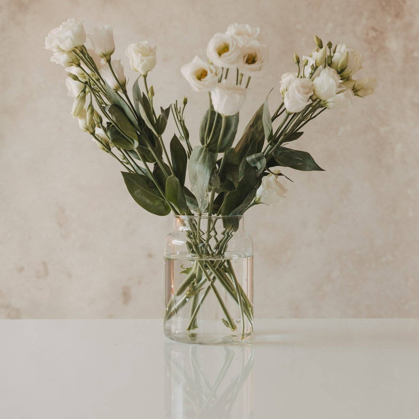 Vase aus Glas groß Herzen weiß (VE = 6 Stk.)