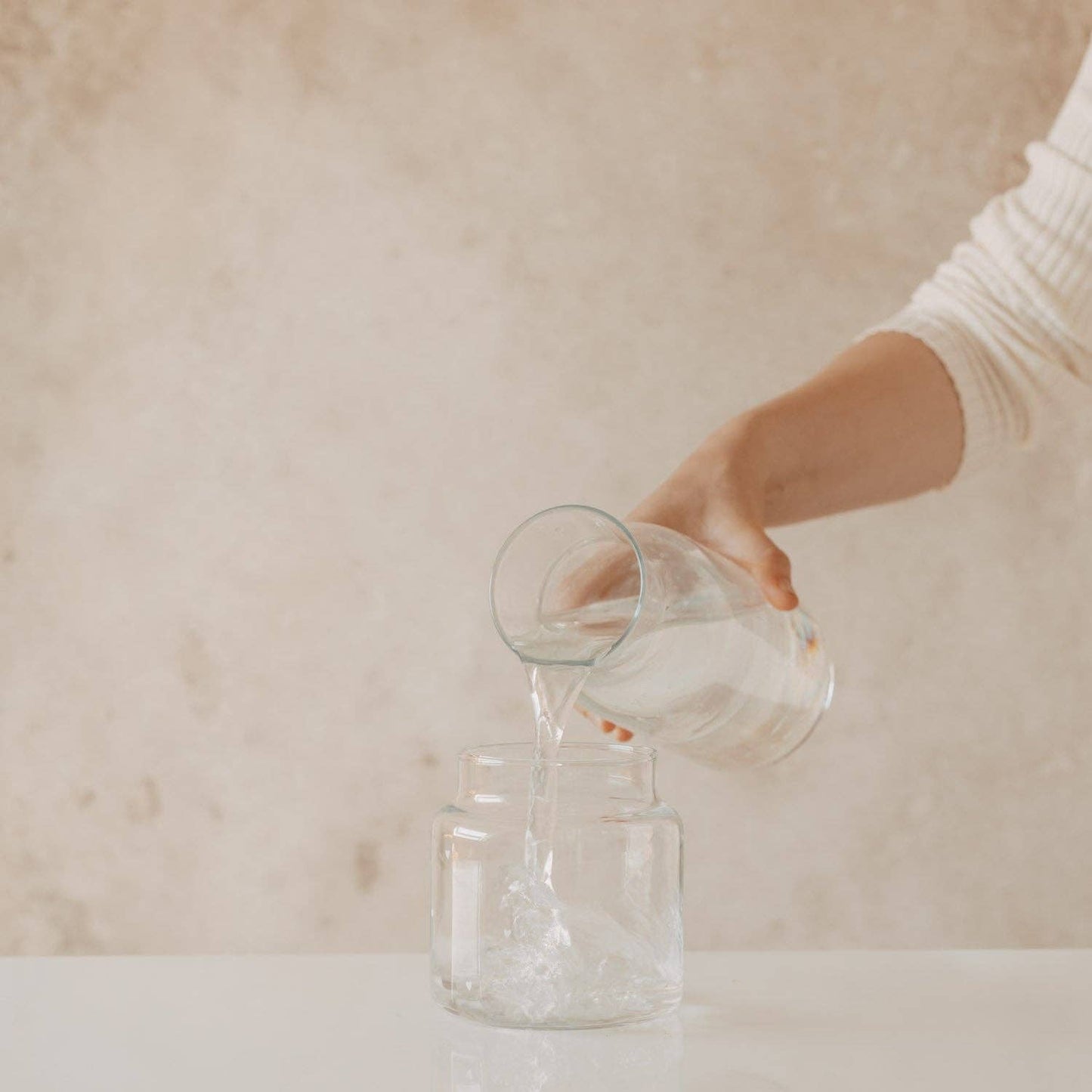 Vase aus Glas mittel Herzen weiß (VE = 6 Stk.)