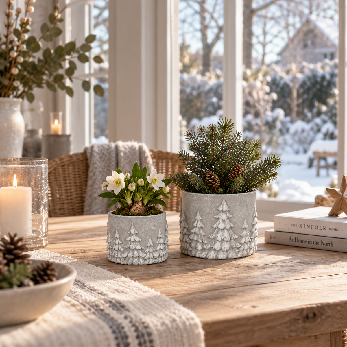 2er Set Pflanzgefäße mit Tannenbaum-Relief, aus Zement