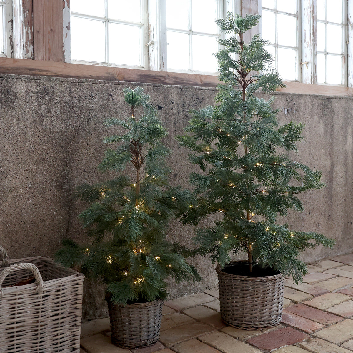LED-Tannenbaum im Korb, 120 cm groß, mit 80 Lichtern