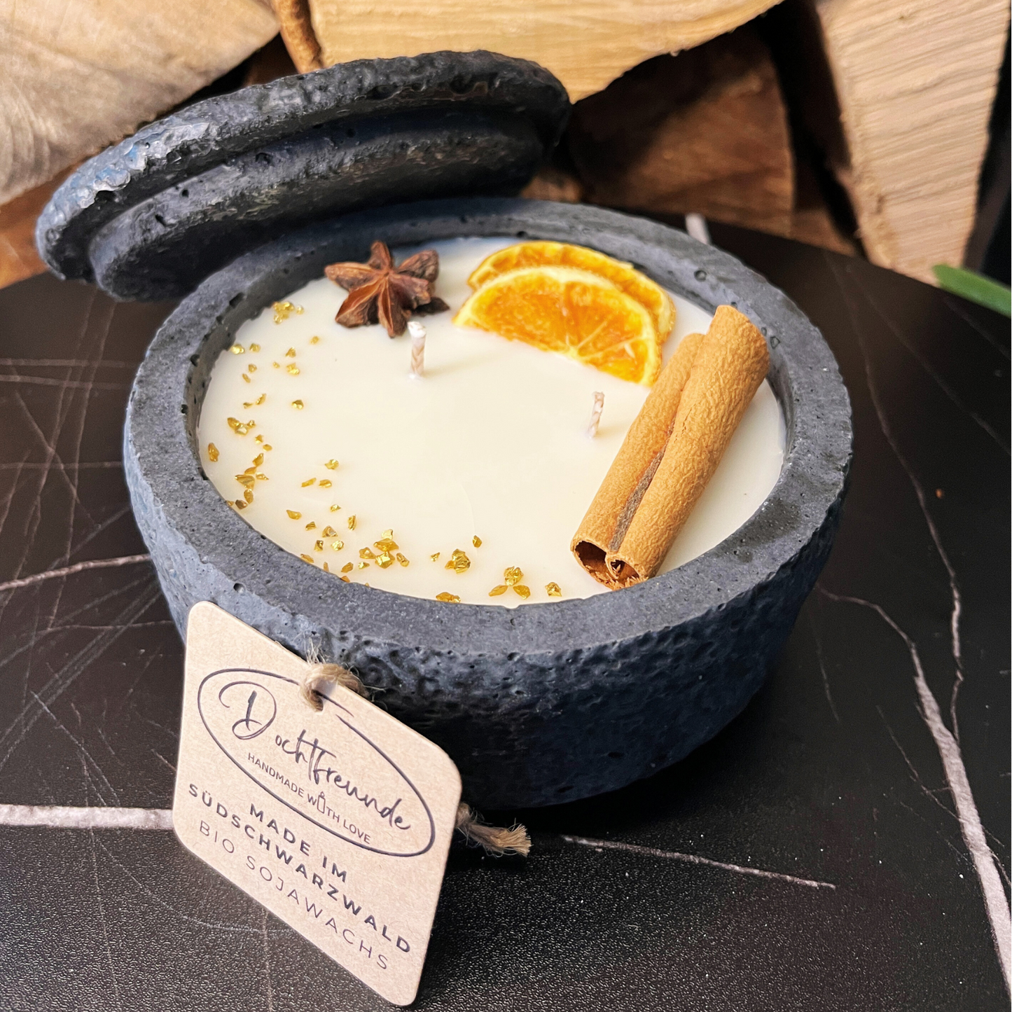 Handgefertigte Betonduftkerze „Black Cinnamon“ aus dem Schwarzwald – Gemütliche Atmosphäre für Ihr Zuhause