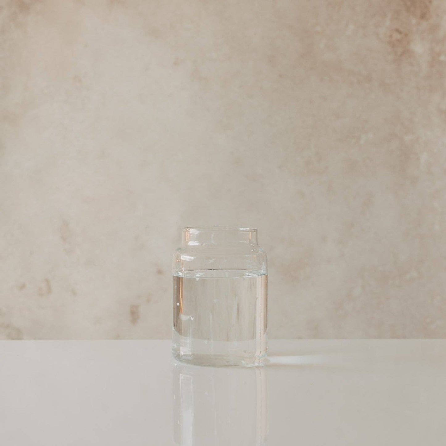 Vase aus Glas groß Herzen weiß (VE = 6 Stk.)