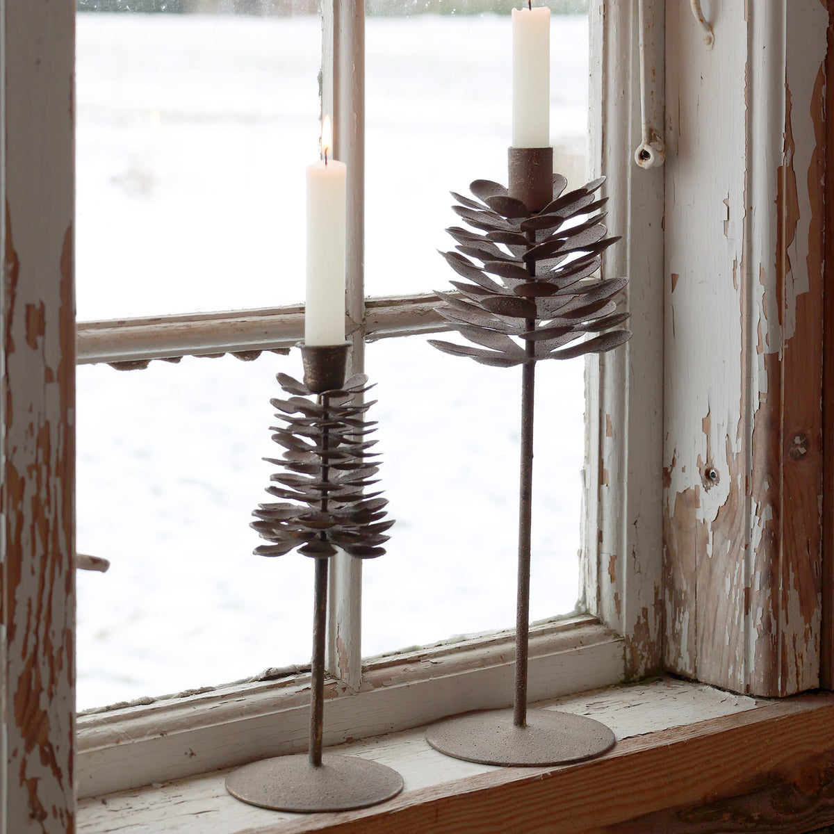 Kerzenständer in Zapfenform aus Metall – 2er-Set in Antik-Mokka