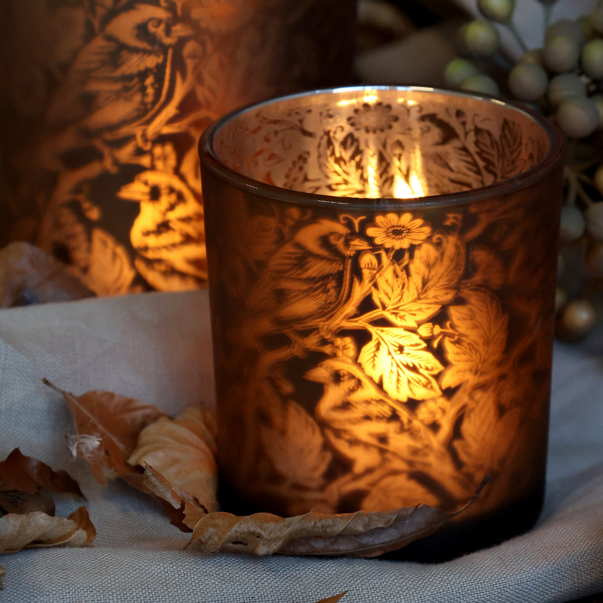 2er Set Windlichter, aus Glas, mit floralem Muster