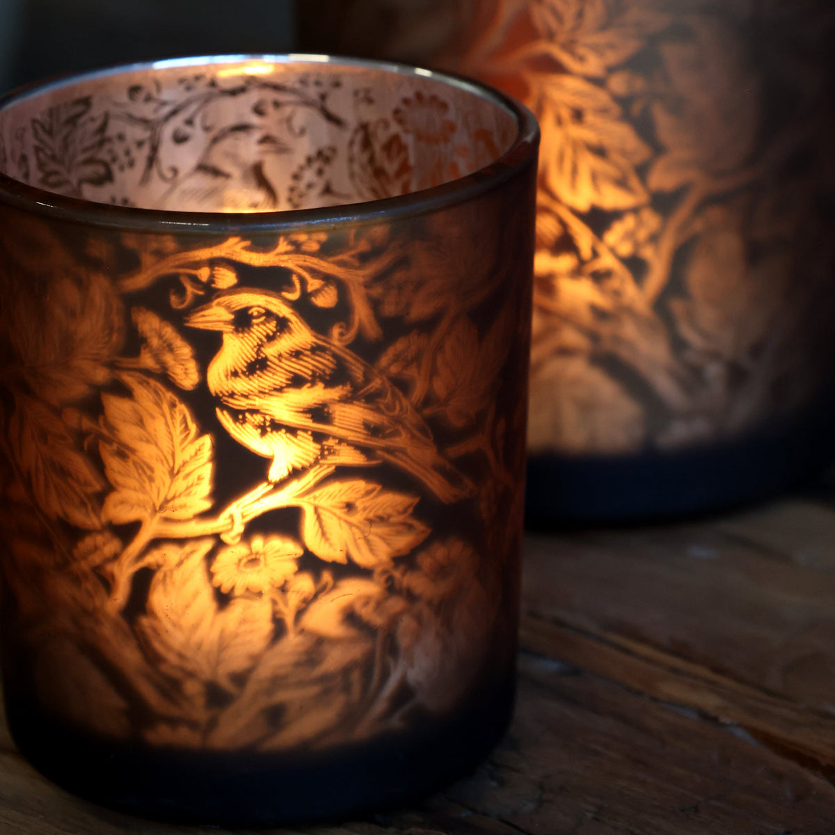 2er Set Windlichter, aus Glas, mit floralem Muster