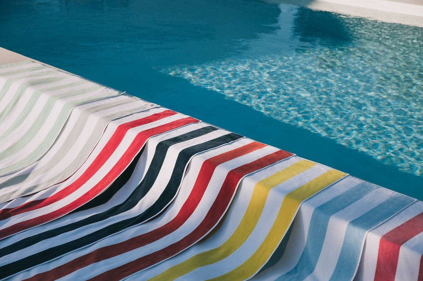 Strandtuch Gibalta Green gestreift – 100 × 180 cm