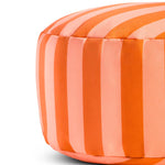 Wasserdichter orange-rosa Sitzsack für drinnen und draußen.