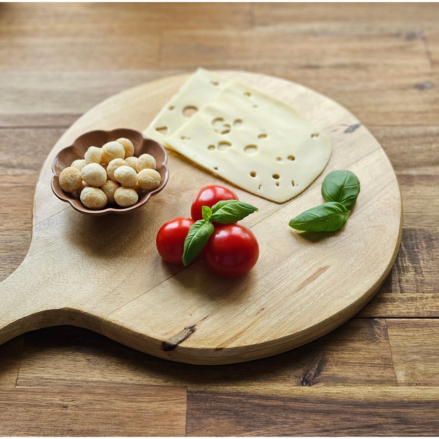 Serviertablett rund mit Griff Mangoholz 30 cm Dekotablett Schneidebrett