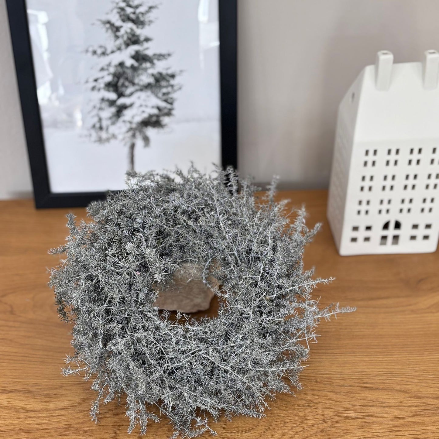Silberglanz der Jahreszeiten: Adventskranz aus Spargelkraut