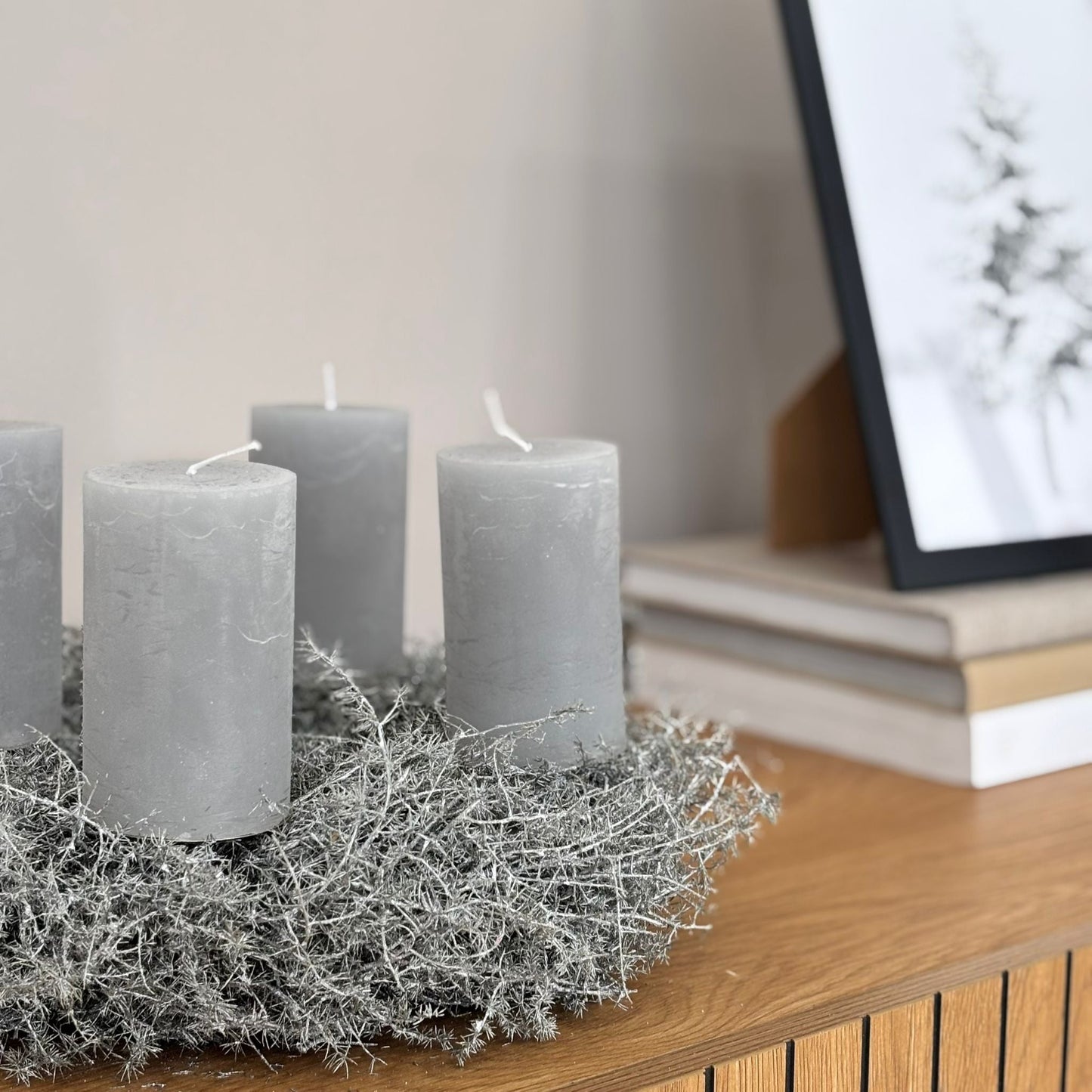 Silberglanz der Jahreszeiten: Adventskranz aus Spargelkraut