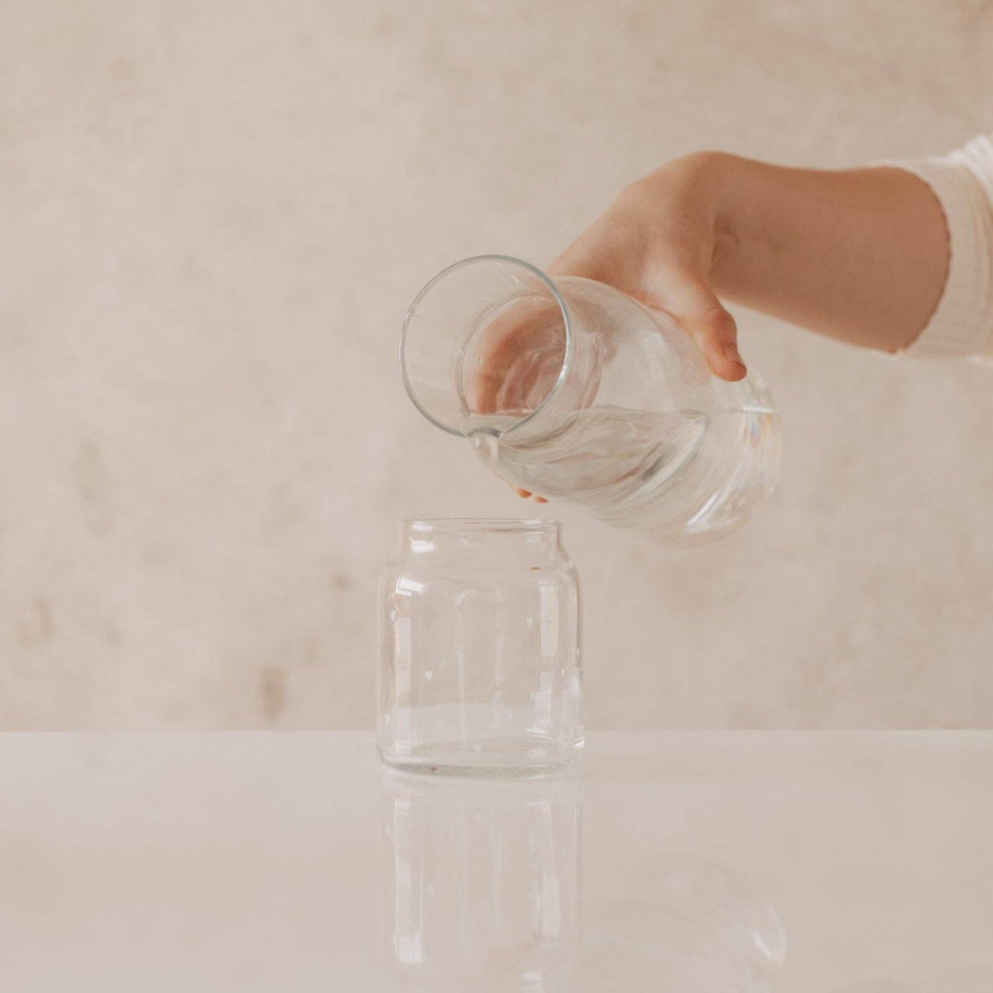 Vase aus Glas klein Herzen weiß (VE = 6 Stk.)