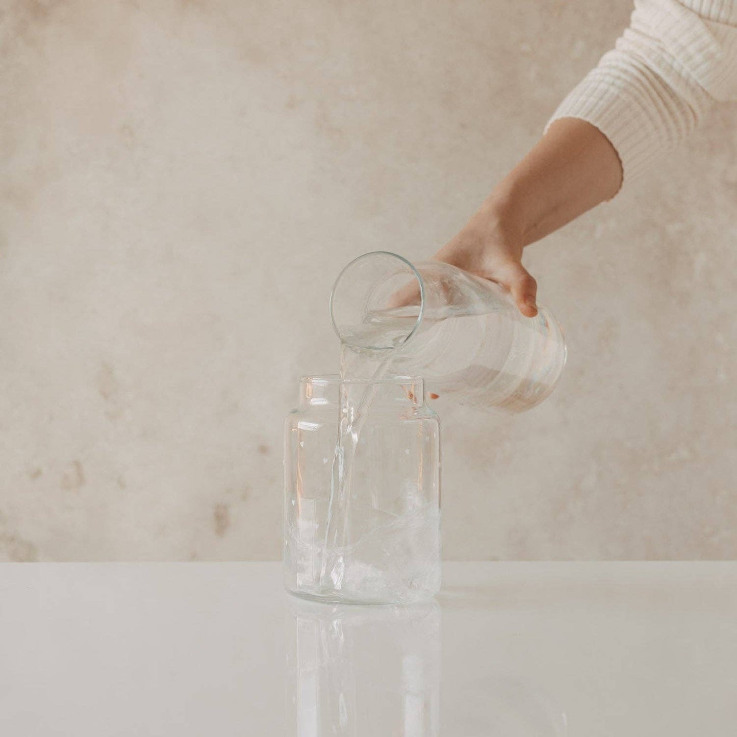 Vase aus Glas groß Herzen weiß (VE = 6 Stk.)