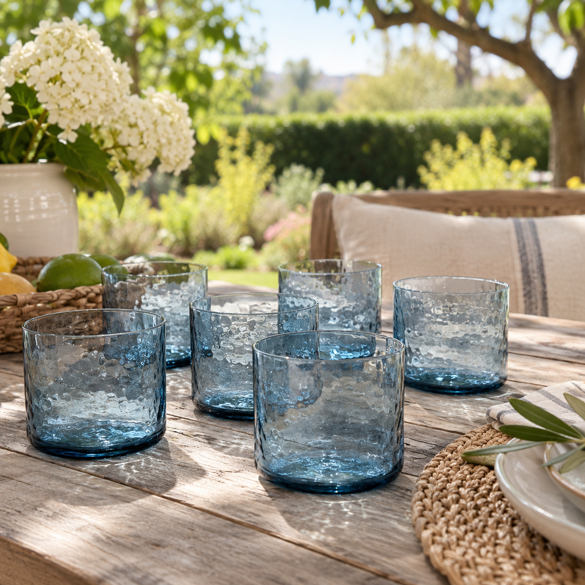 Azure Trinkgläser, aus Recyclingglas, gehämmert, in Blau