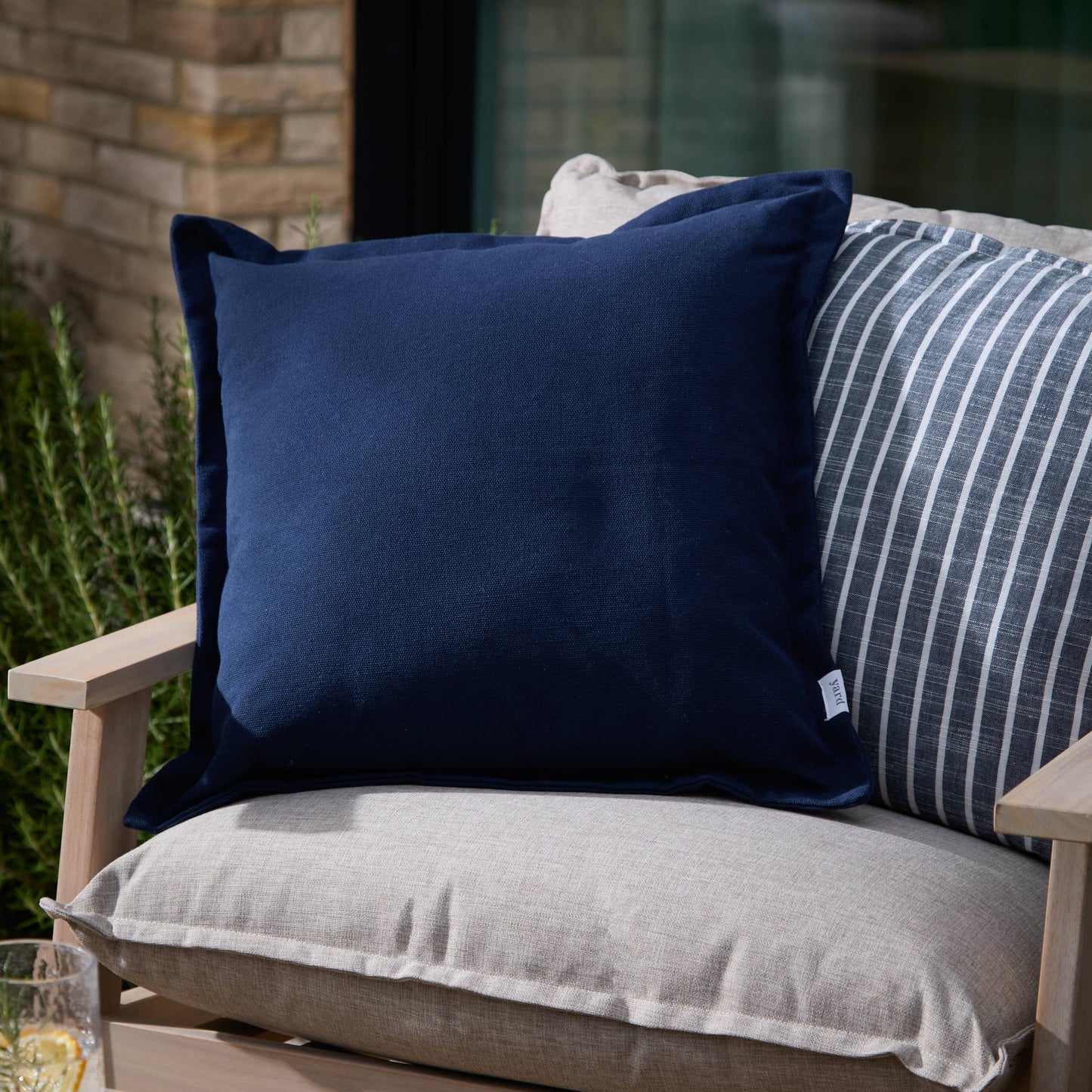 Holmfirth Canvas Outdoor-Kissen Marineblau – 45 × 45 cm