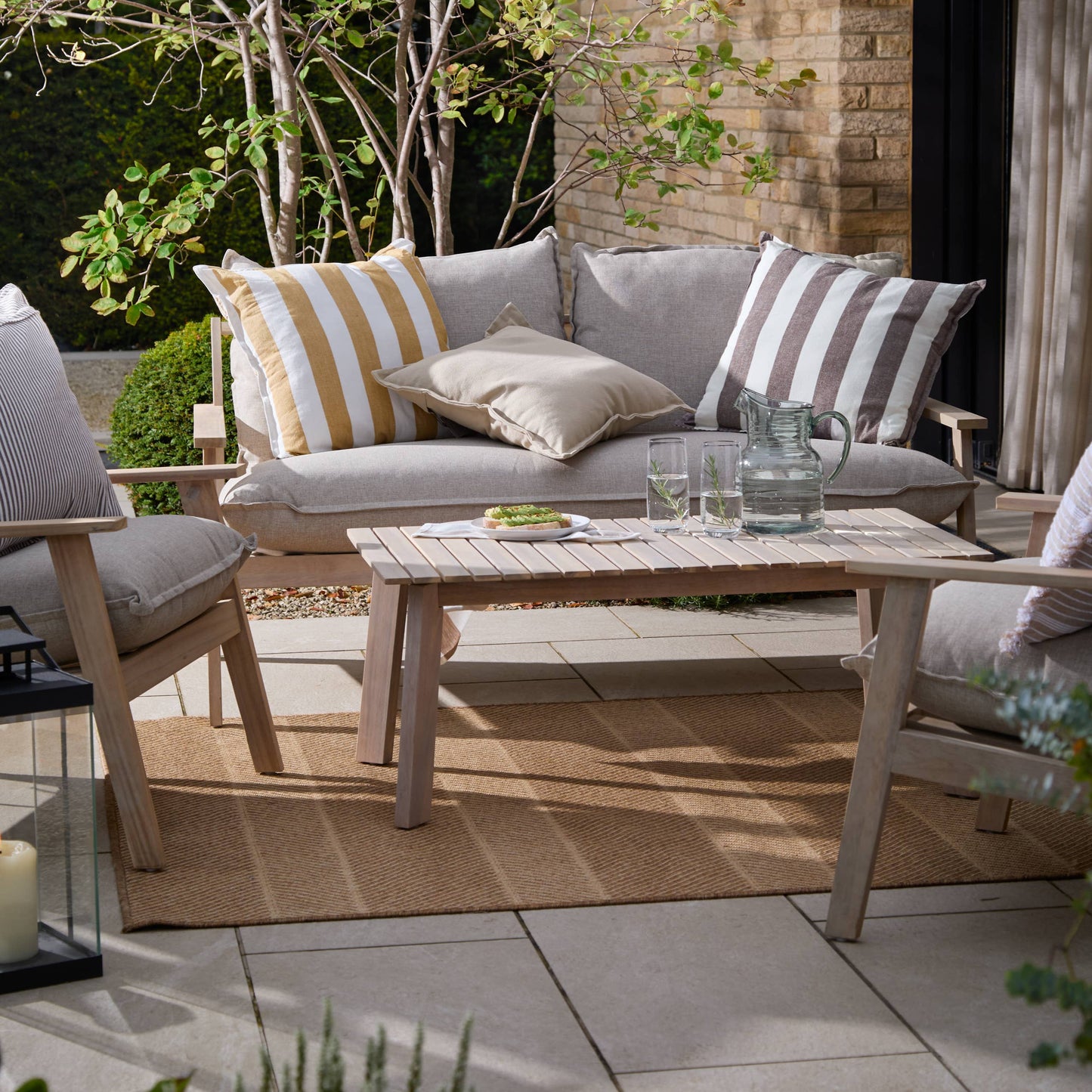 Hayle Outdoor-Kissen Schokolade gestreift – 50 × 50 cm