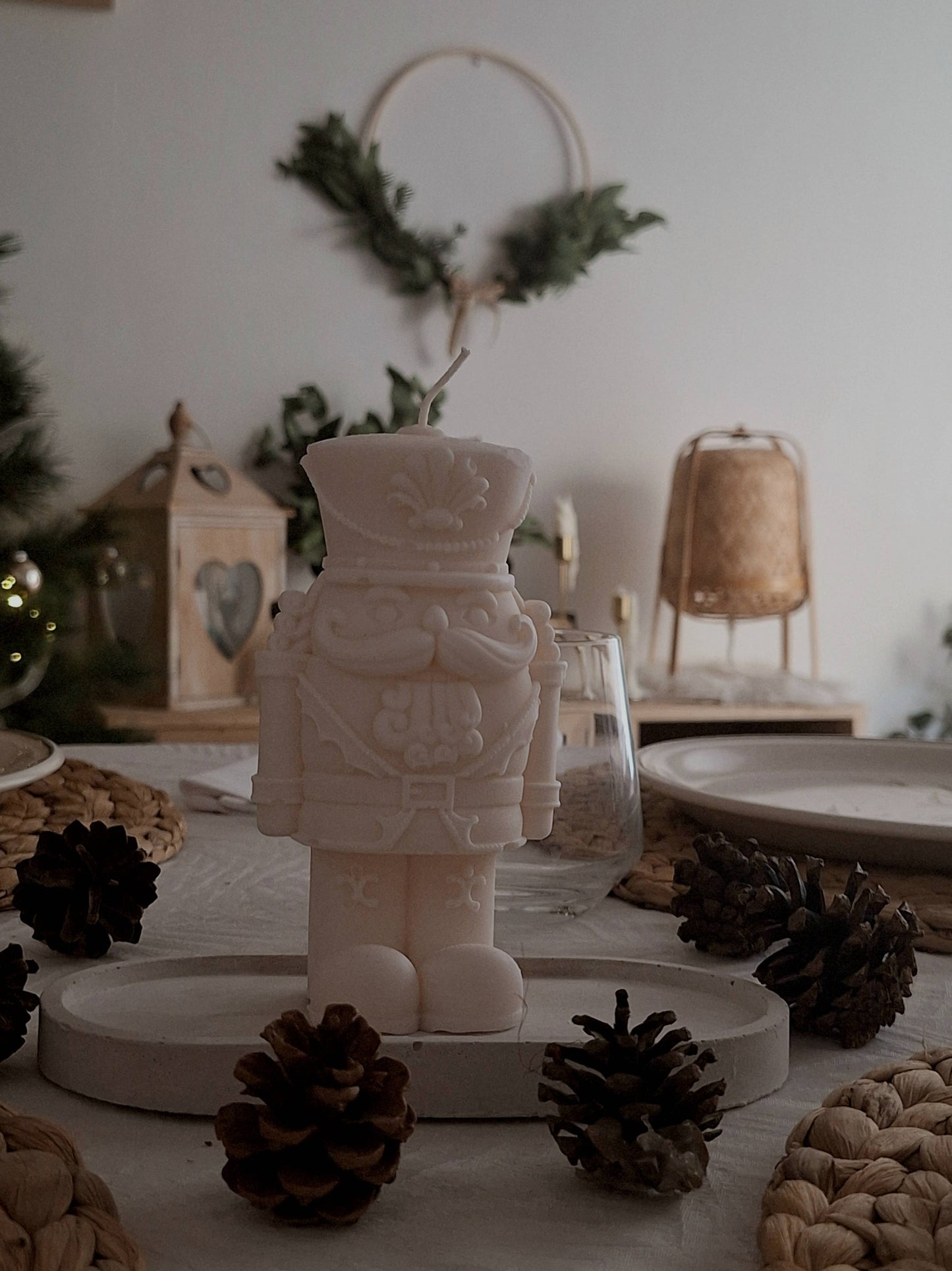 XXL Weihnachtskerze aus Sojawachs Nussknacker - Herr Nussknacker