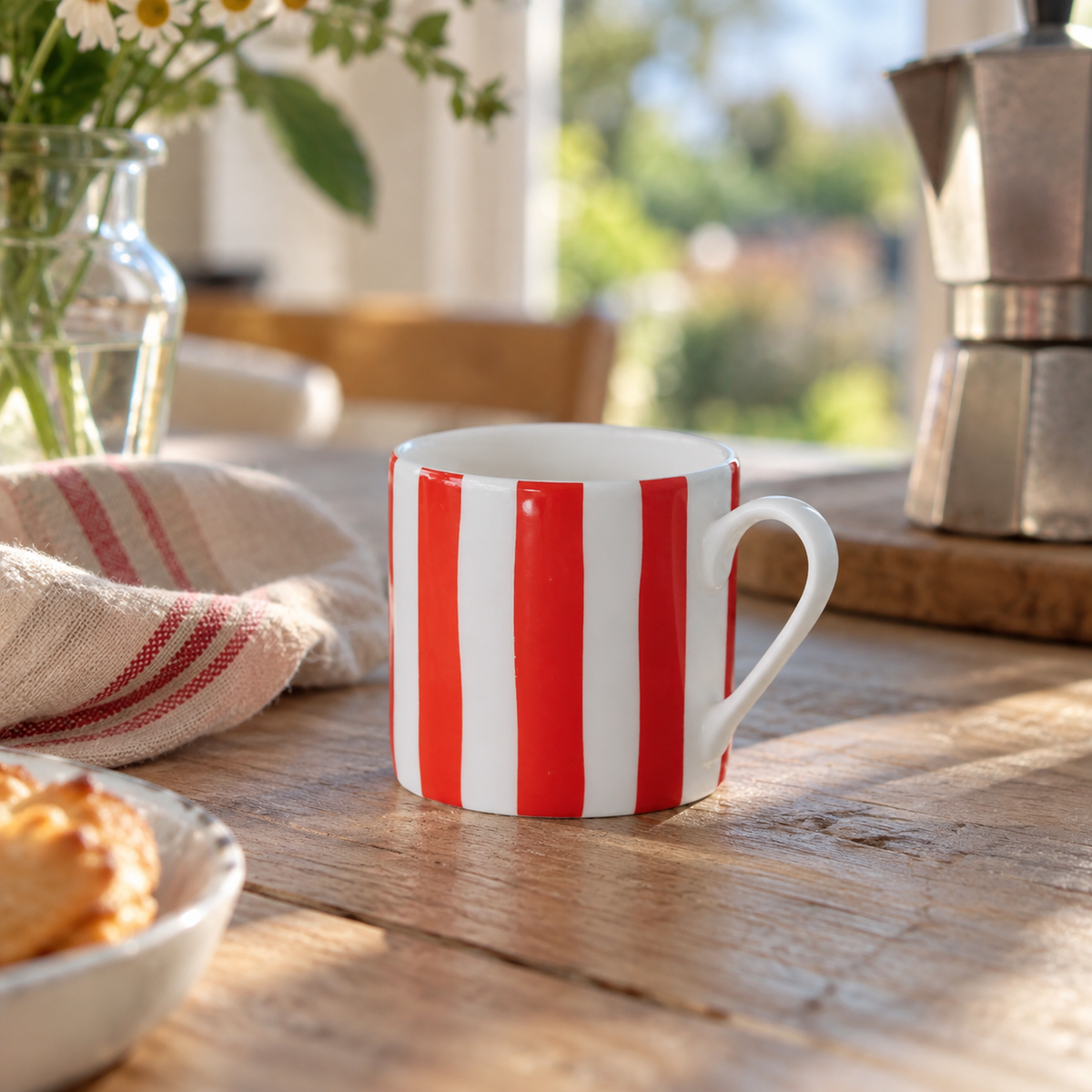Kleine Tasse, aus Fine Bone Porzellan, 120 ml, rot weiß gestreift
