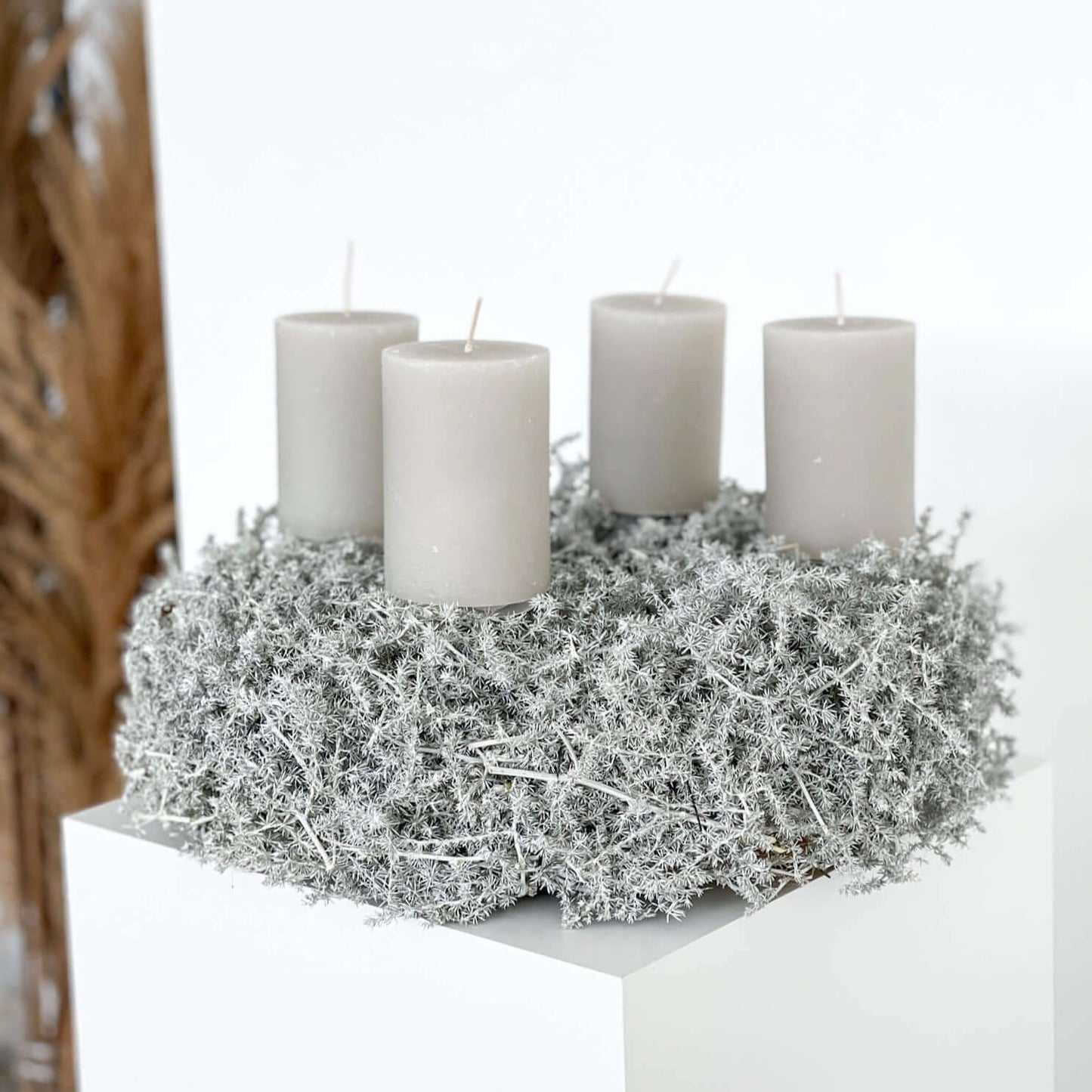 Silberglanz der Jahreszeiten: Adventskranz aus Spargelkraut