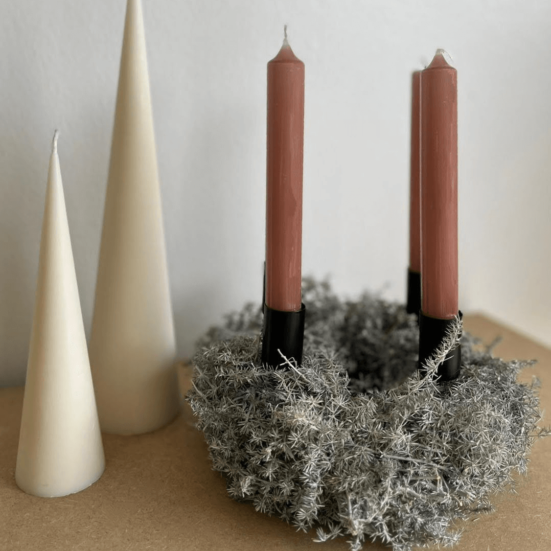 Silberglanz der Jahreszeiten: Adventskranz aus Spargelkraut