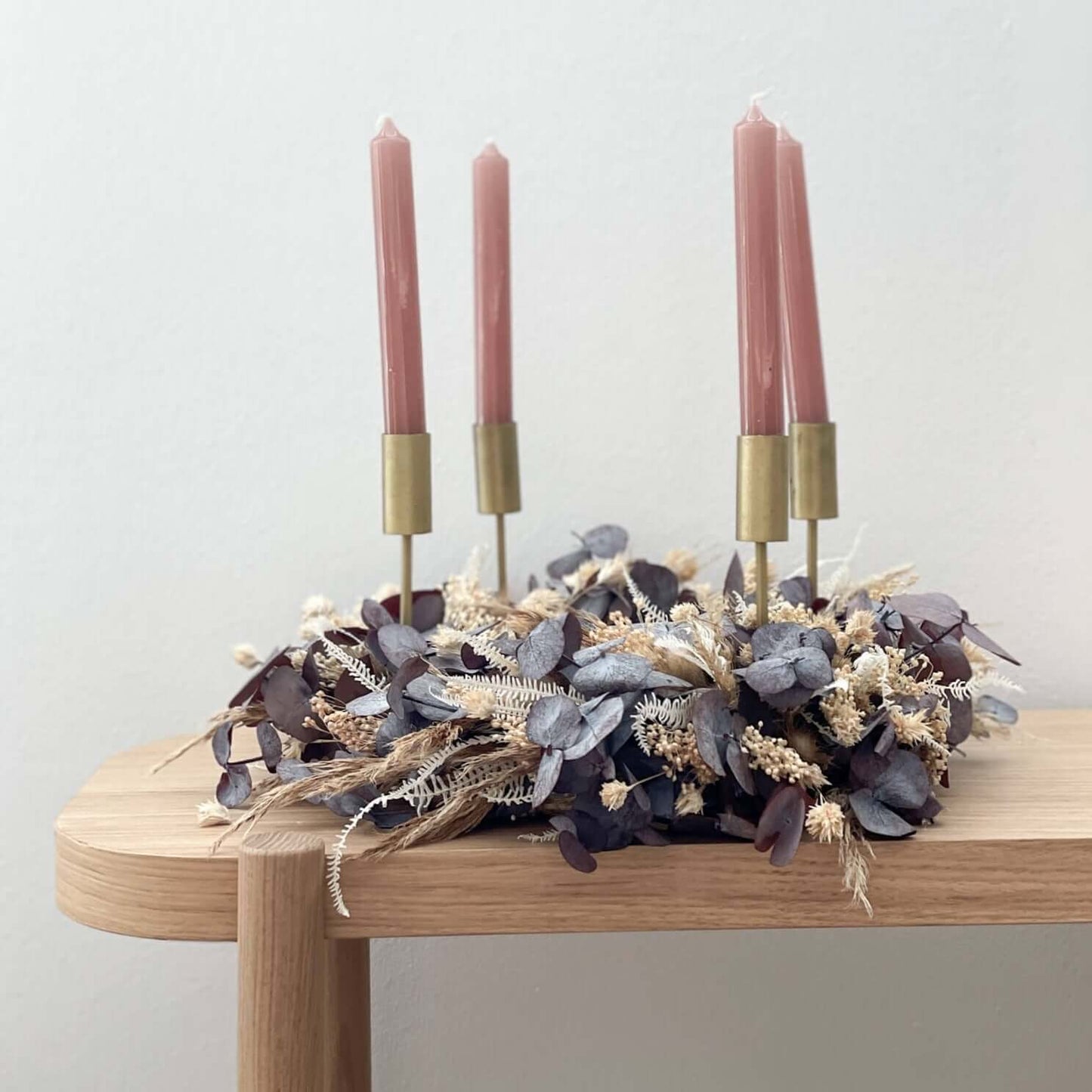 Adventskranz "Beige/Rot" aus Trockenblumen