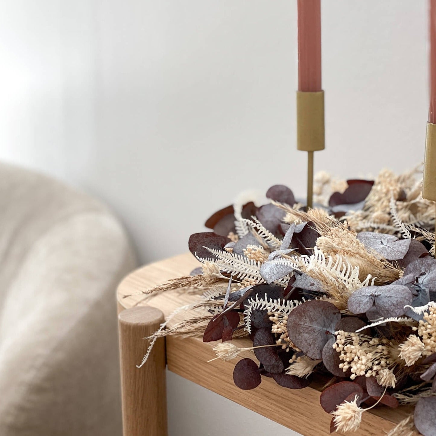 Adventskranz "Beige/Rot" aus Trockenblumen