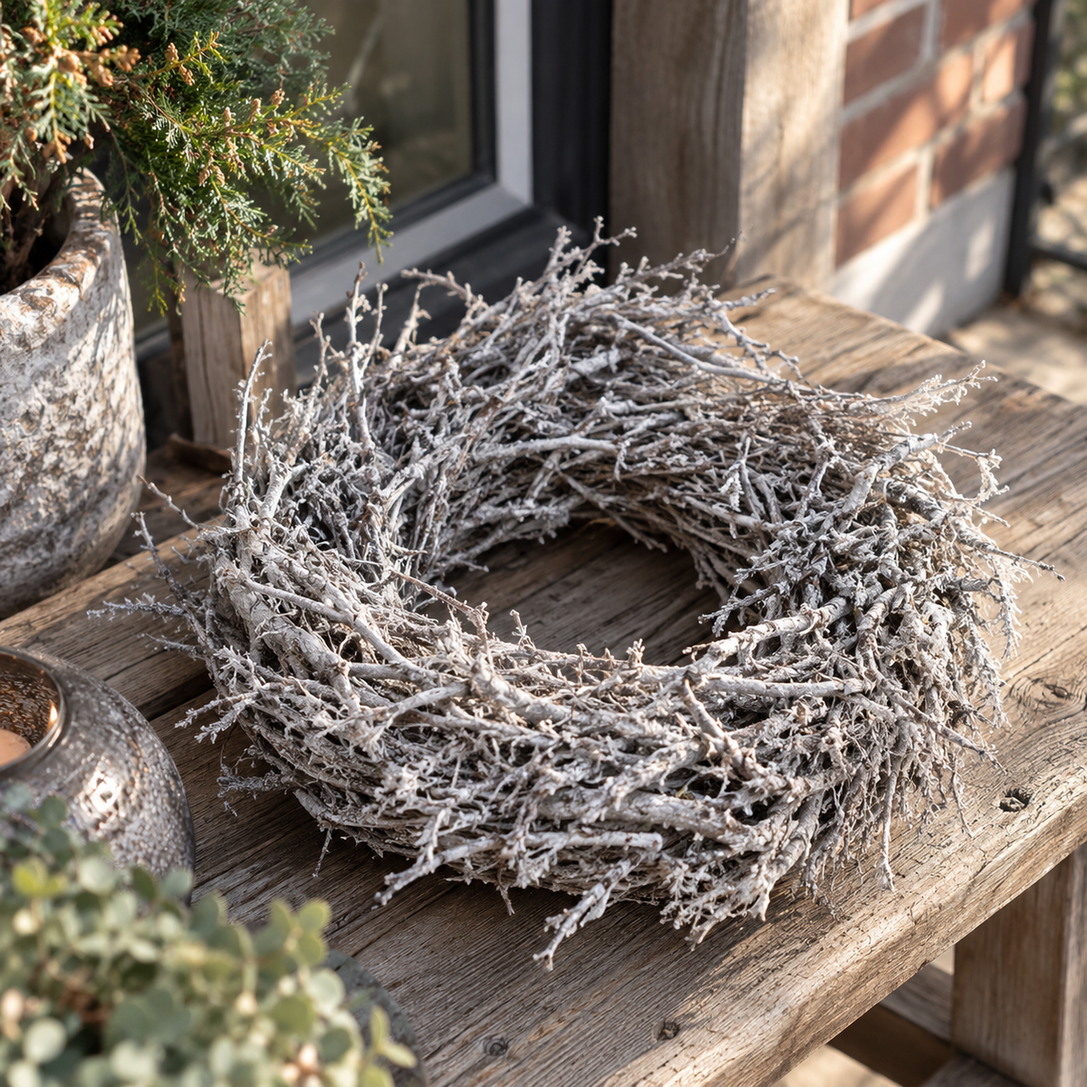 Naturkranz Jaron, Zweige, Ø45 cm, frost-weiße Optik