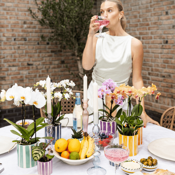 Ziertopf Painted Stripe – Flieder – Ø6cm – Moderner Pflanzentopf aus Keramik – Dekotopf mit Streifenmuster – Stilvolles Wohnaccessoire für Sukkulenten & Kakteen